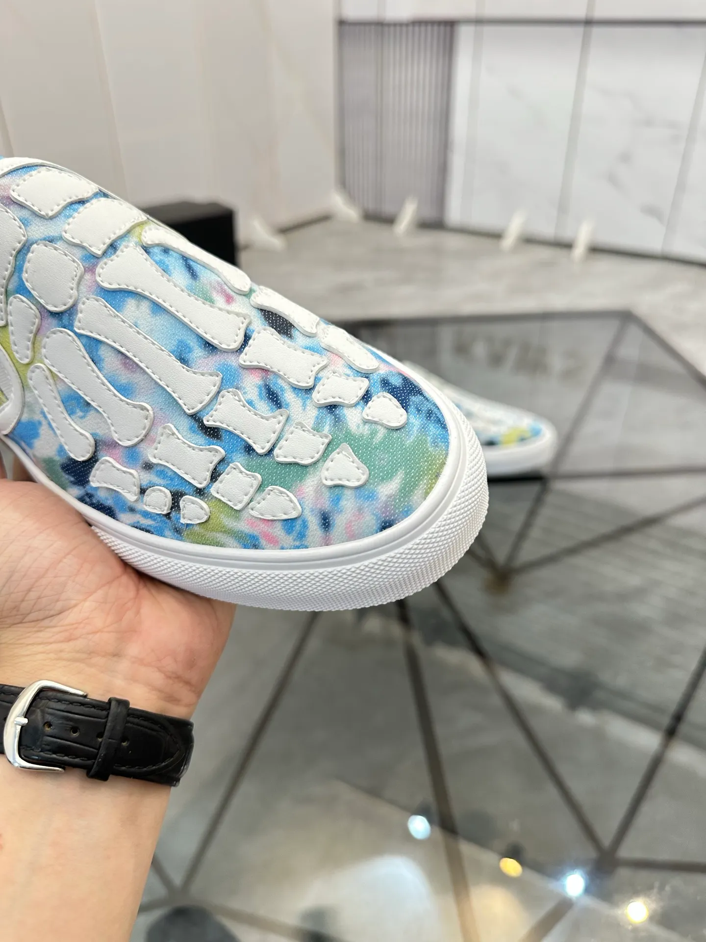 Men's shoes for sale 💰: 💰P420¥ Product trademark: AMIRI*「EMIR*] slip-on Regular size: 38-44 (can be customized to 37.45.46) Product materials: Upper imported original fabric spliced ​​cowhide, breathable lining, original outsole. No.: 1023